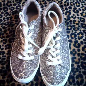 🤠Old Navy Glittered Court Sneakers Size 6